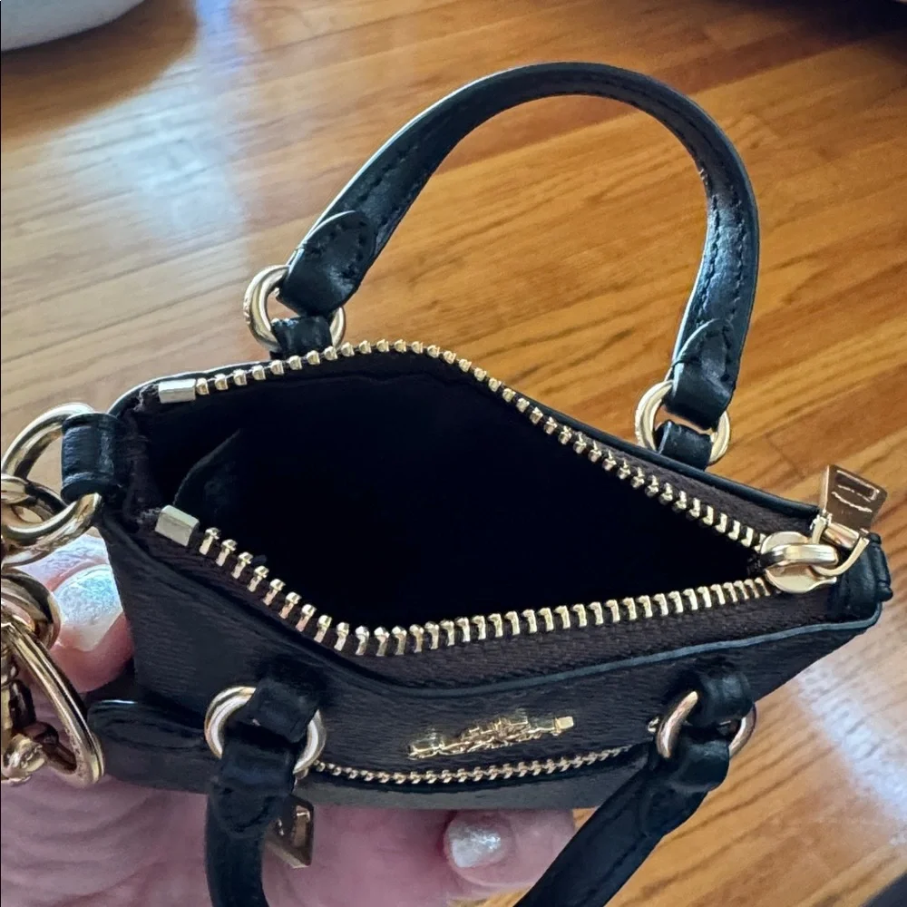 Coach signature C  bag charm - Picture 5 of 5
